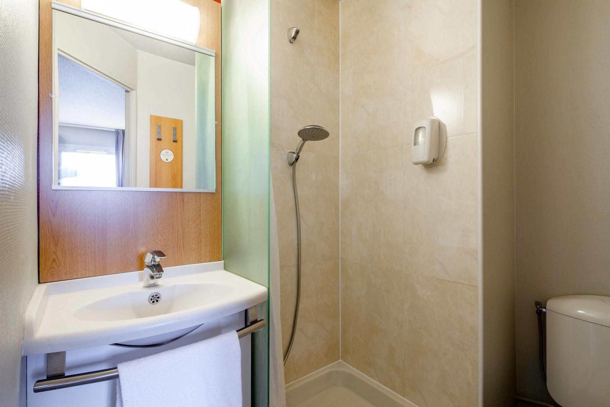 B&B Hotel Montlhery Linas Zewnętrze zdjęcie