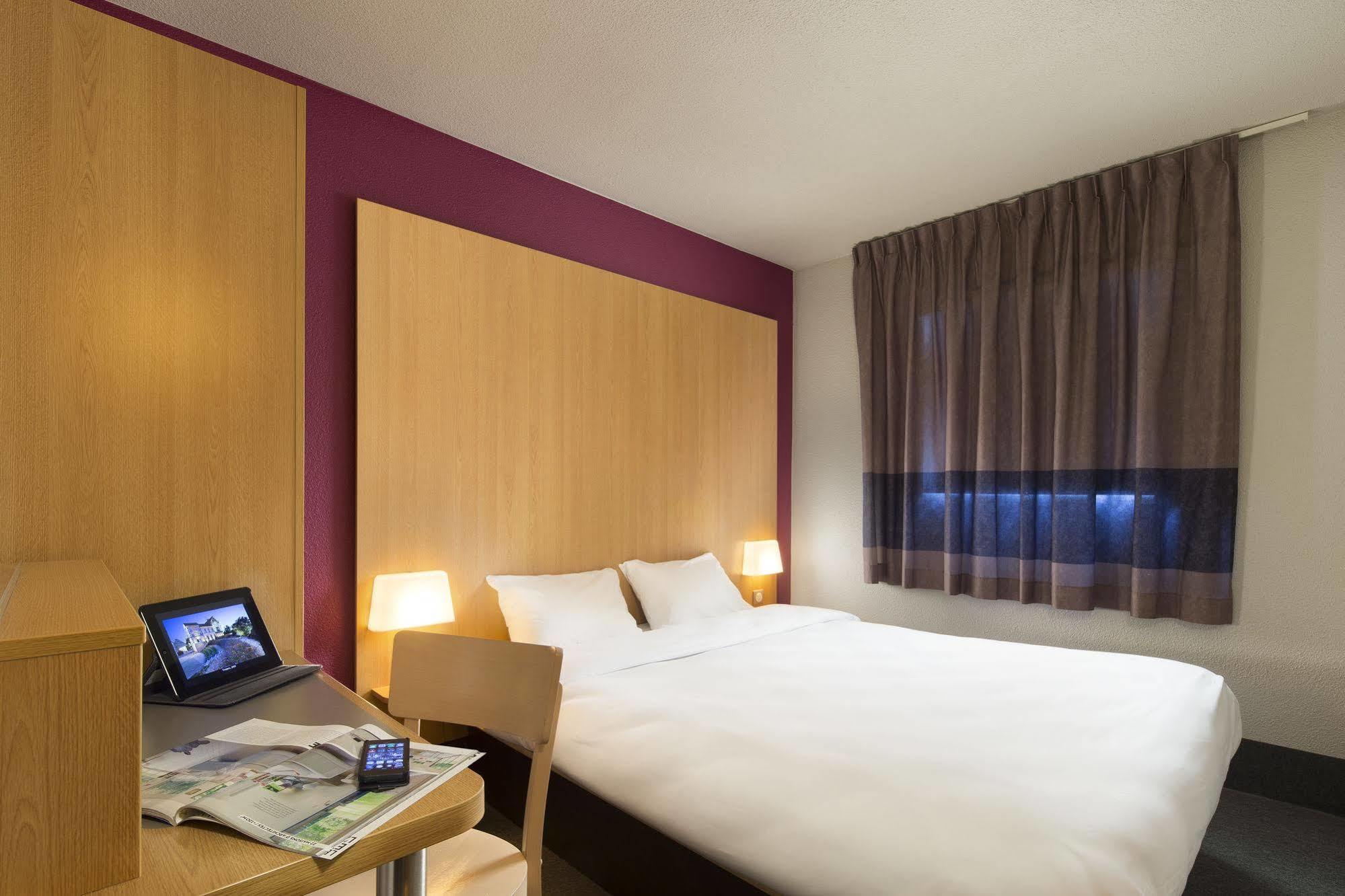 B&B Hotel Montlhery Linas Zewnętrze zdjęcie